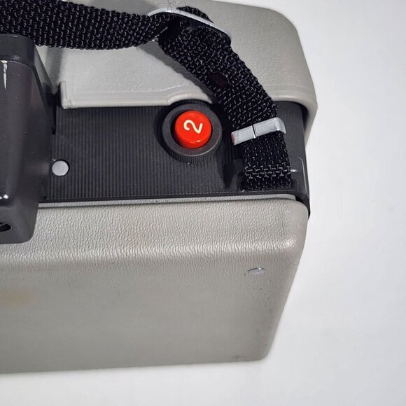 Polaroid Automatic 210 Land Camera With Sylvania Blue Dot Flashbulbs & Manuals - Picture 11 of 12